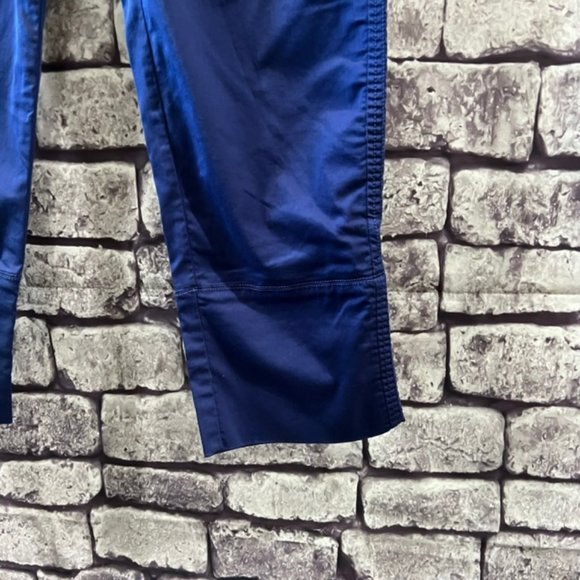 Chico's Blue Crop Pants With Tabs To Roll Cuffs Size M/10 - Picture 4 of 9